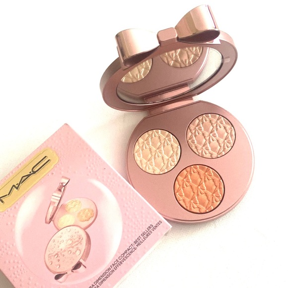MAC 2022 Holiday Bubbles & Bows Extra Dimension Face Compact: Best Sellers, NIB - Picture 5 of 10